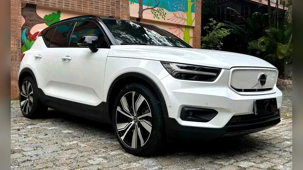 Foto de um volvo xc40 recharge