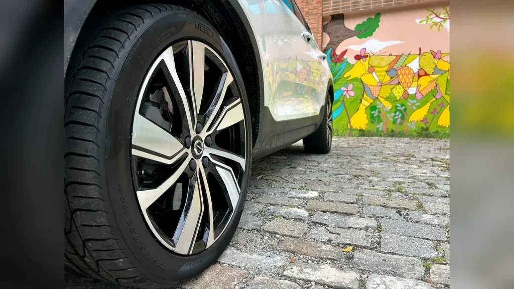 Volvo XC40 Recharge - Imagem 9