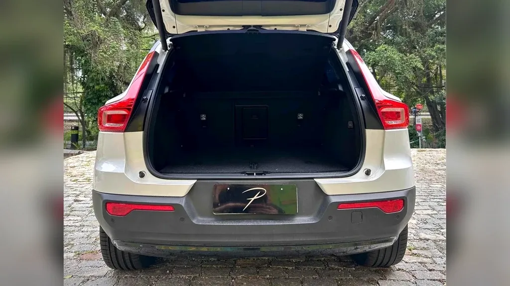 Volvo XC40 Recharge - Imagem 11
