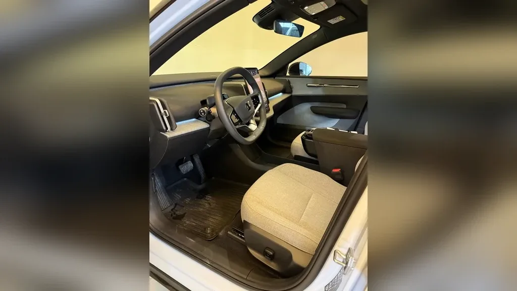 Volvo EX30 - Imagem 7