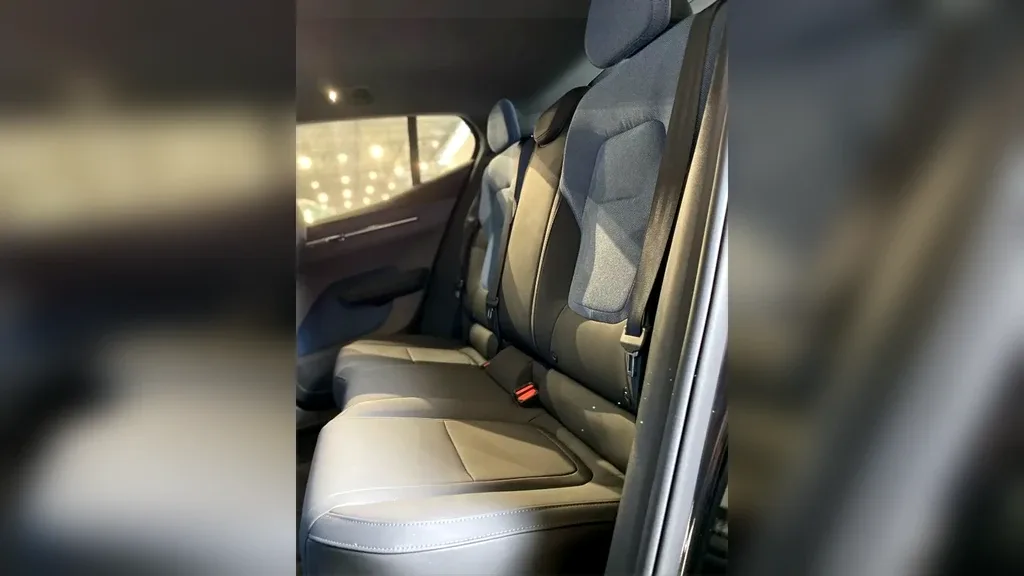 Volvo EX30 - Imagem 12