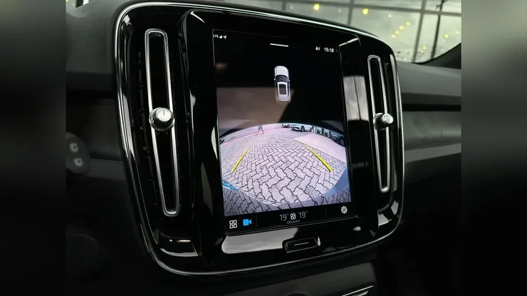 Volvo XC40 Recharge - Imagem 7