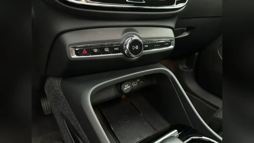 Volvo XC40 Recharge - Imagem 9
