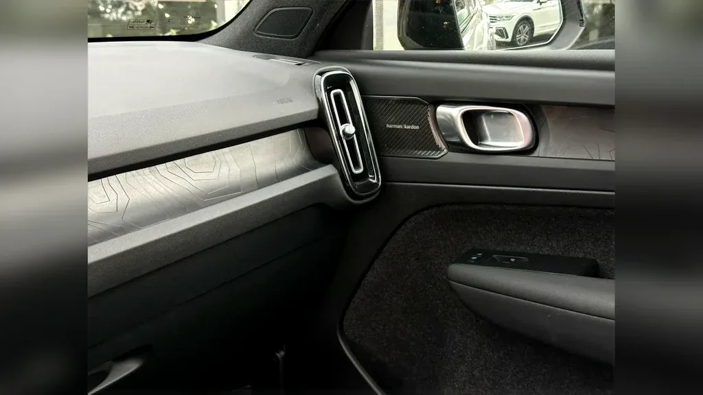 Volvo XC40 Recharge - Imagem 10