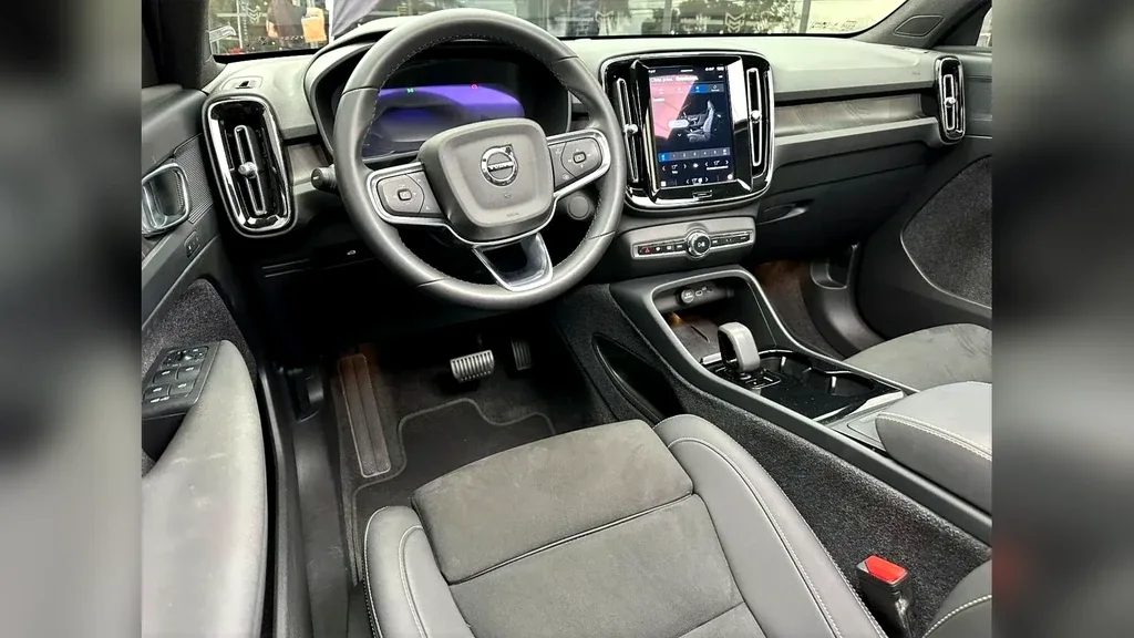 Volvo XC40 Recharge - Imagem 7
