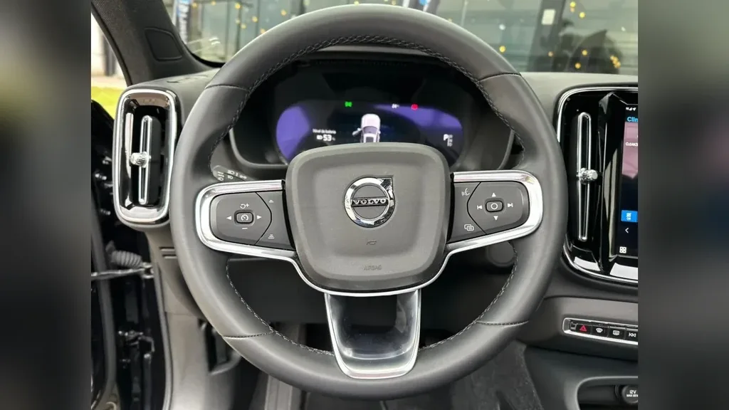 Volvo XC40 Recharge - Imagem 8