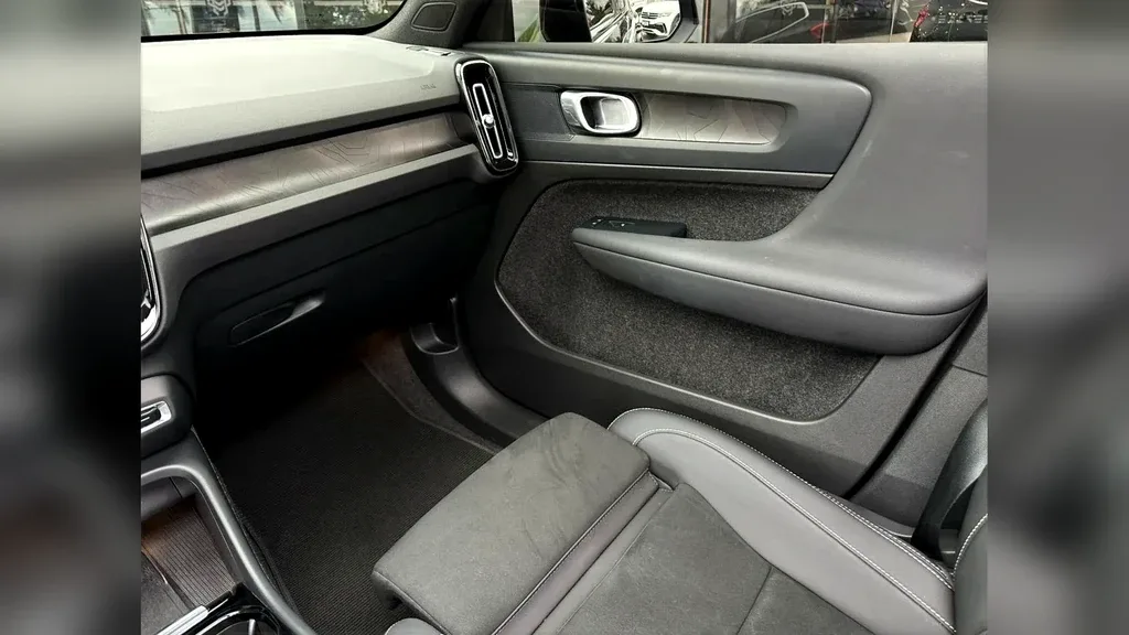 Volvo XC40 Recharge - Imagem 12
