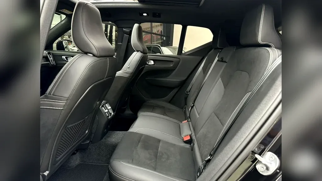Volvo XC40 Recharge - Imagem 13