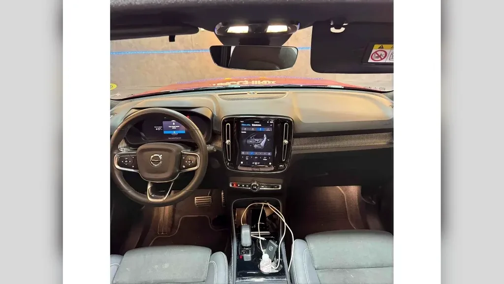 Volvo XC40 Recharge - Imagem 11