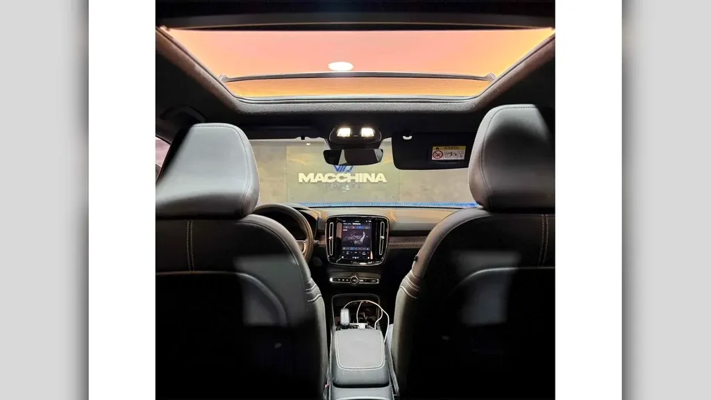 Volvo XC40 Recharge - Imagem 12