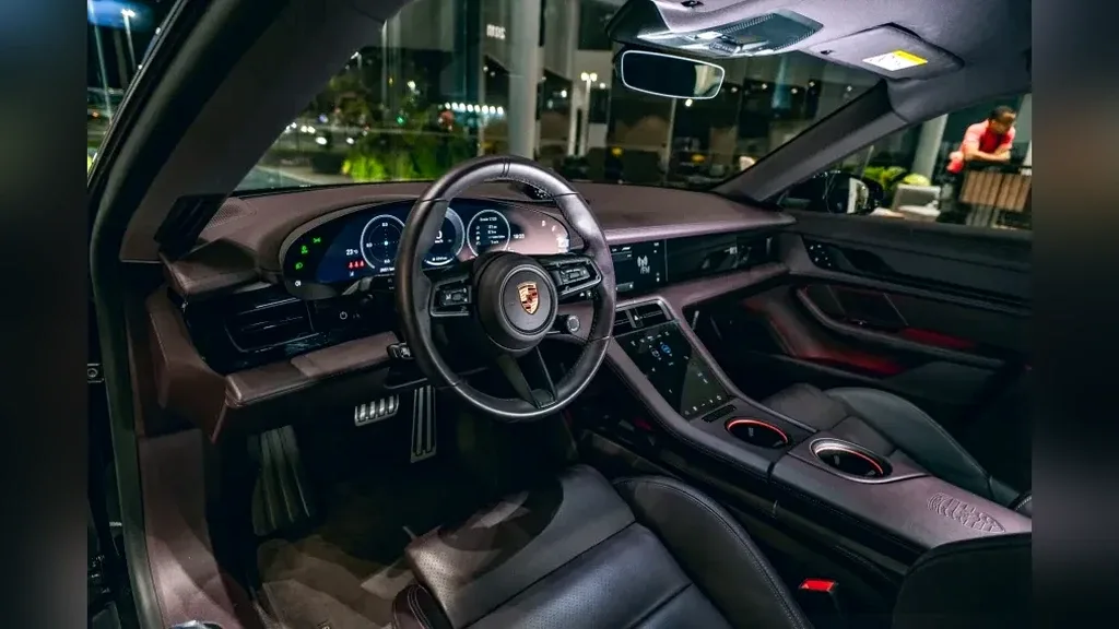 Porsche Taycan - Imagem 7