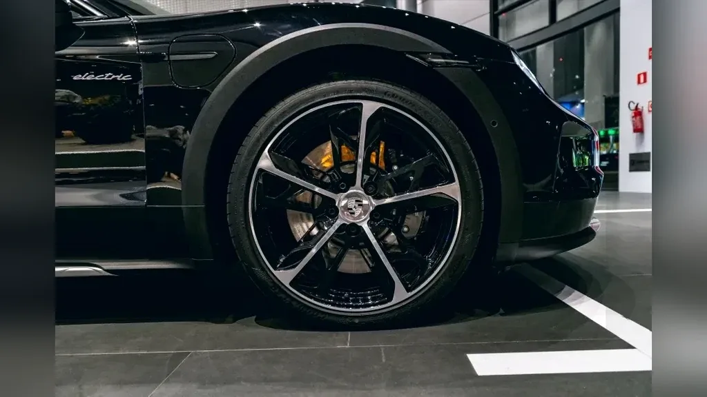 Porsche Taycan - Imagem 14