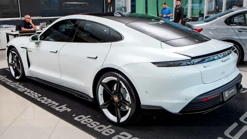 Porsche Taycan - Imagem 4