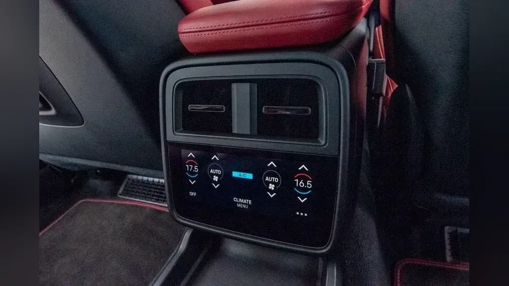 Porsche Taycan - Imagem 16