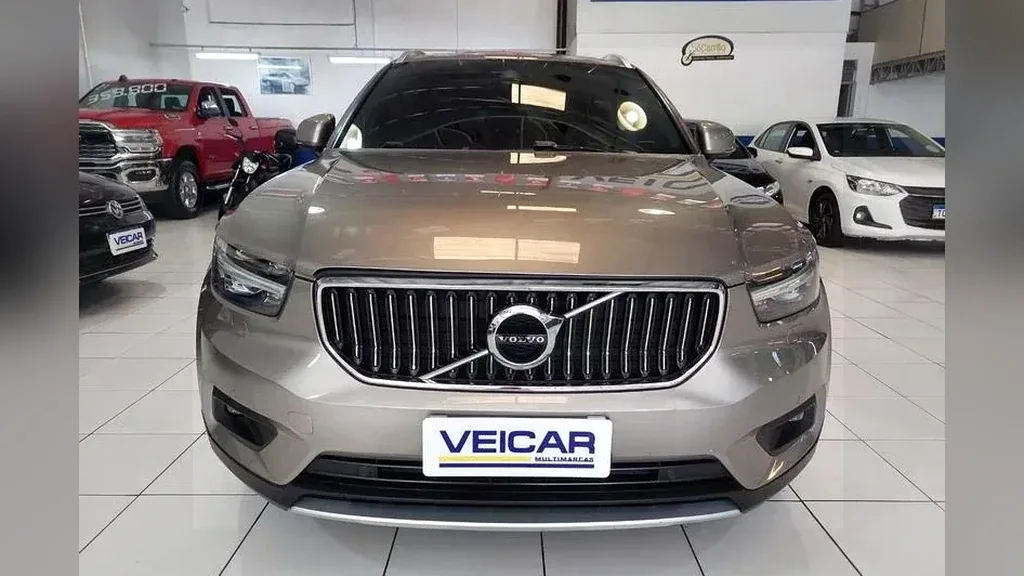 Volvo XC40 Recharge Plug-in Hybrid - Imagem 4