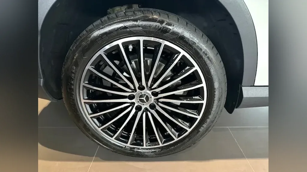 Mercedes Glc 300e - Imagem 8