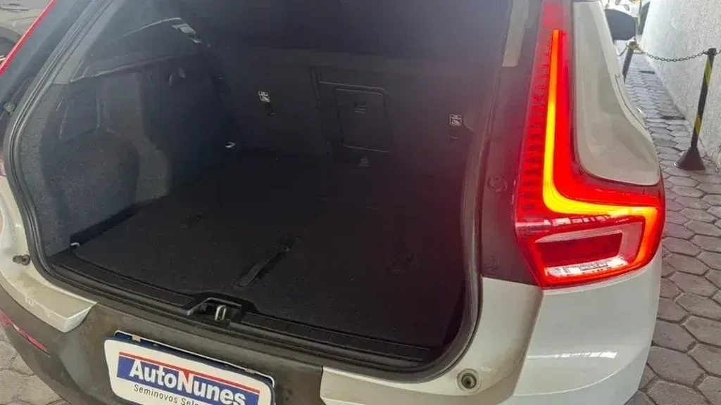 Volvo XC40 Recharge - Imagem 4