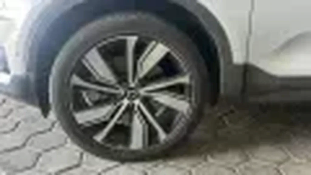 Volvo XC40 Recharge - Imagem 18