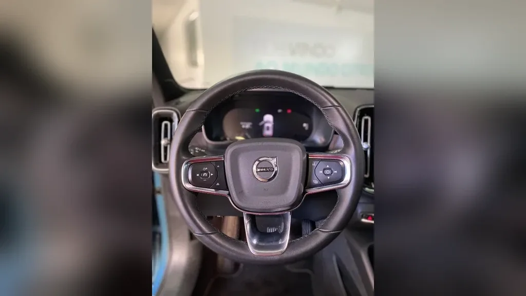 Volvo XC40 Recharge - Imagem 8