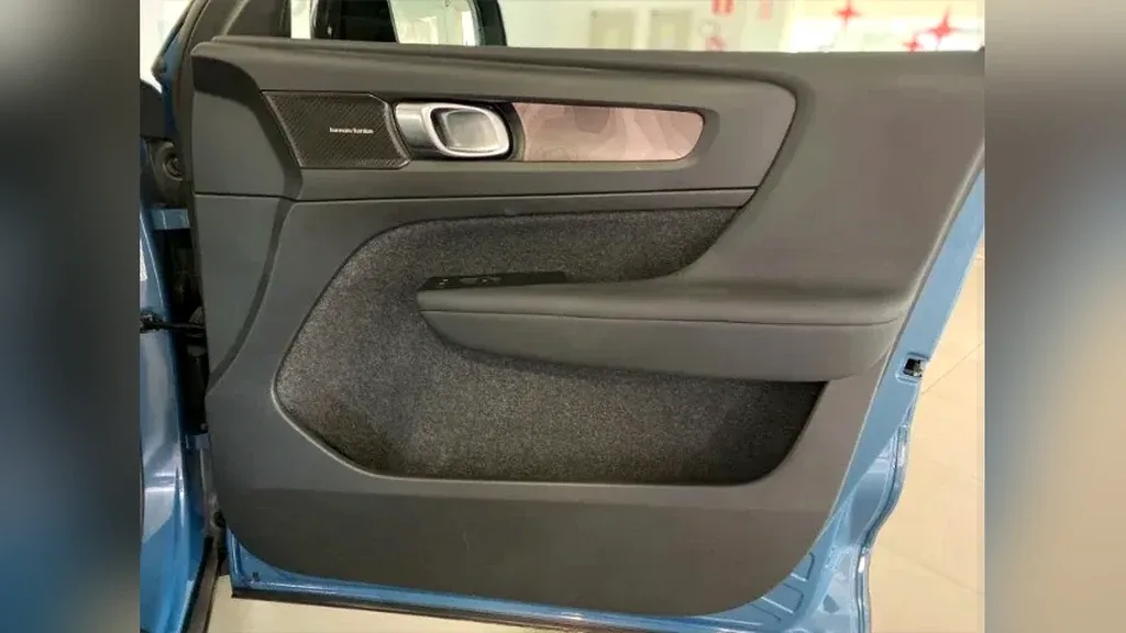 Volvo XC40 Recharge - Imagem 9