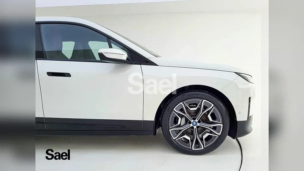 BMW Ix - Imagem 4