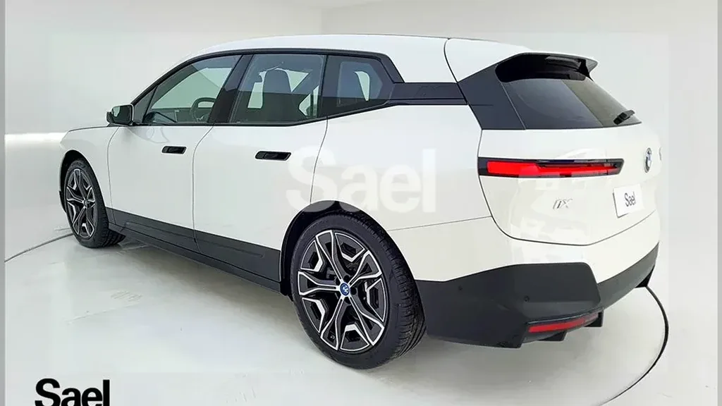 BMW Ix - Imagem 8