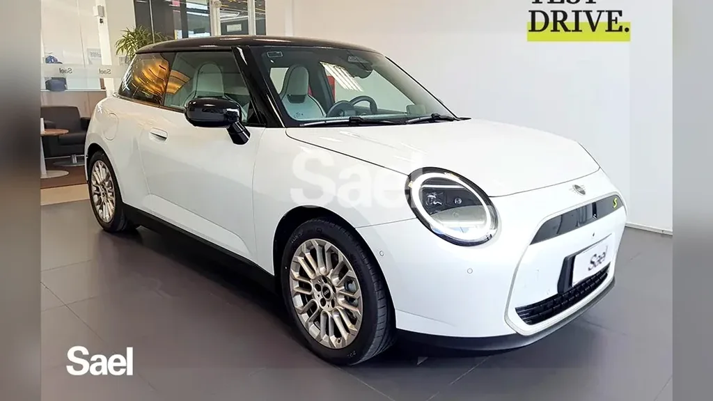 Foto de um mini cooper se