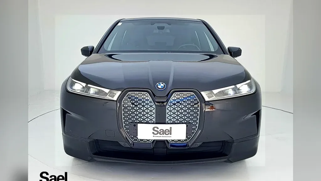 BMW Ix - Imagem 2