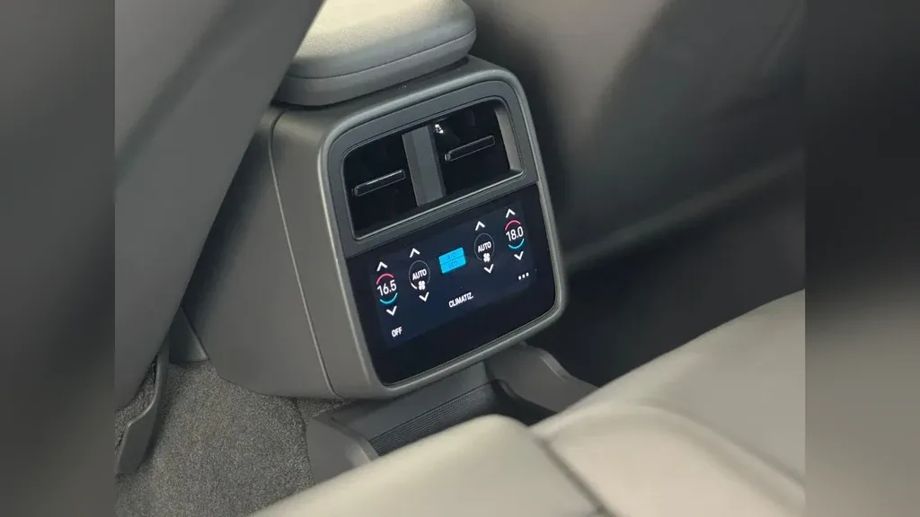 Porsche Taycan - Imagem 17