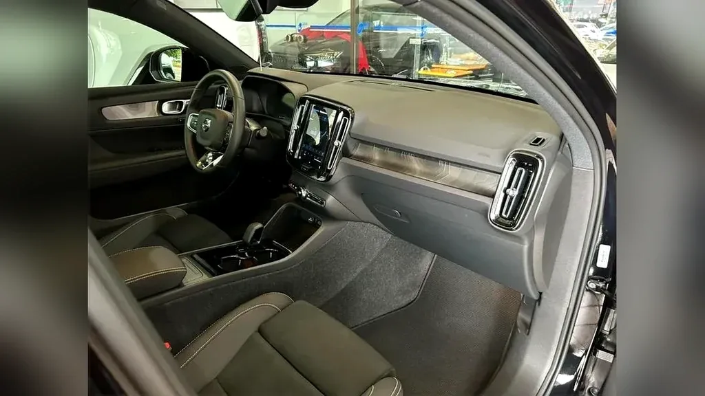 Volvo C40 Recharge - Imagem 12