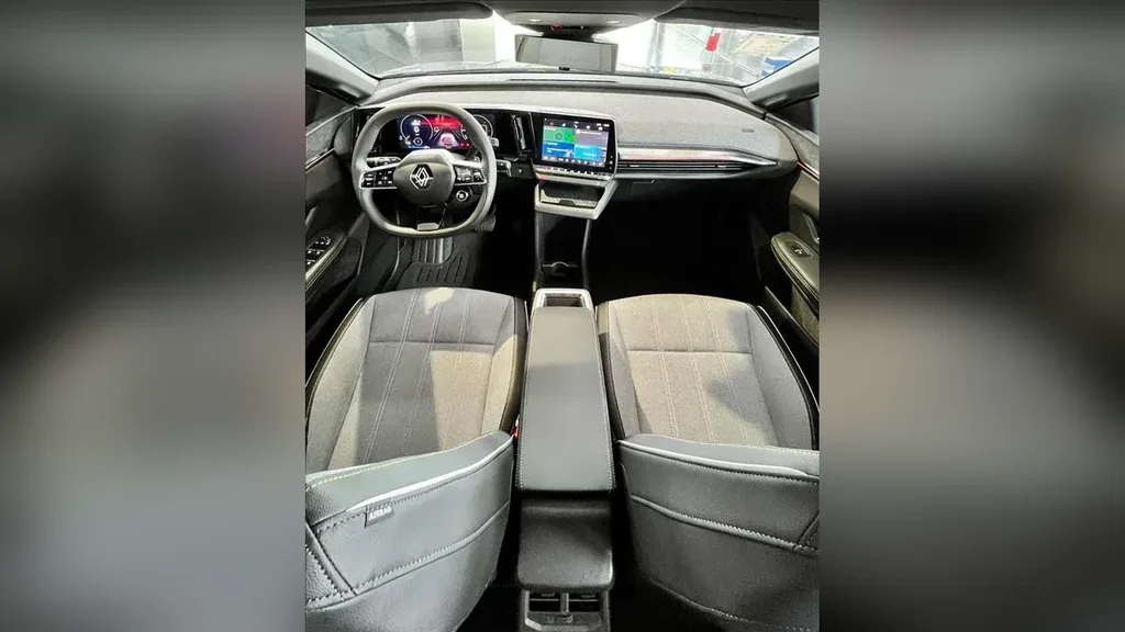 Renault Megane E-tech Electric - Imagem 16