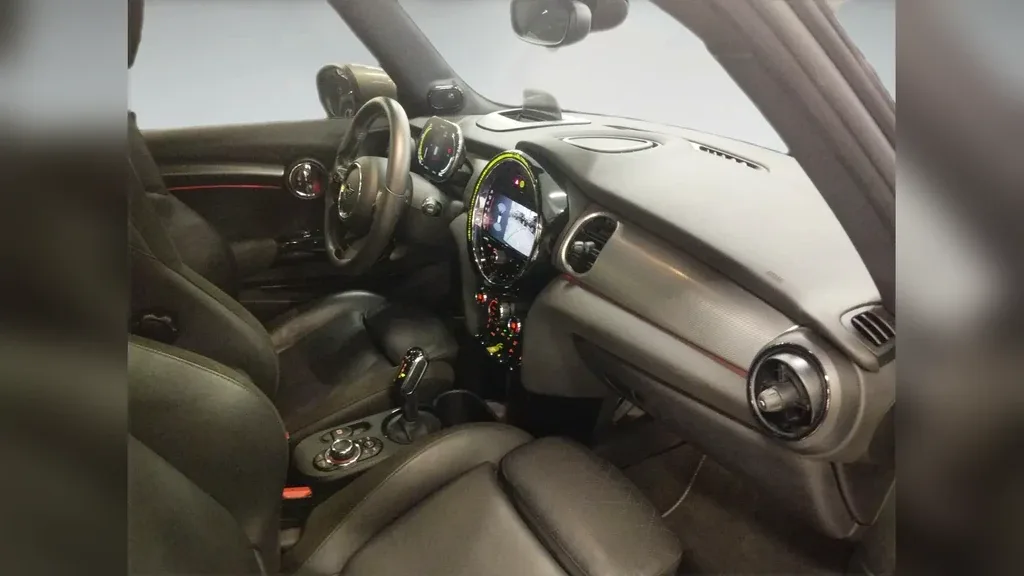 Mini Cooper SE - Imagem 13