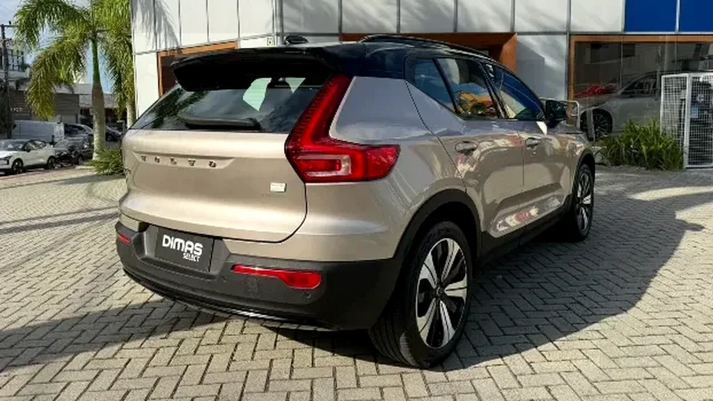 Volvo XC40 Recharge - Imagem 6