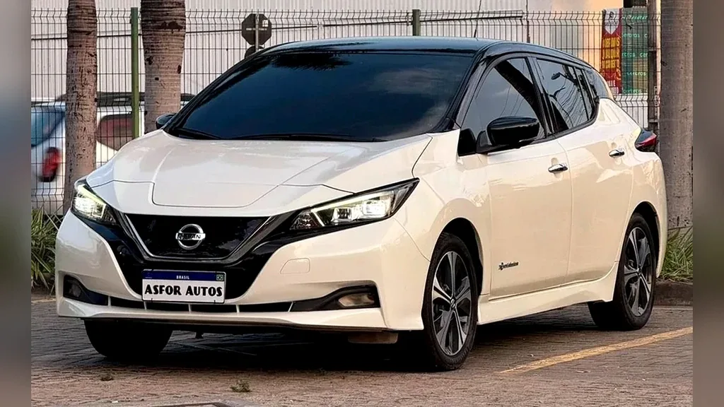 Foto de um nissan leaf