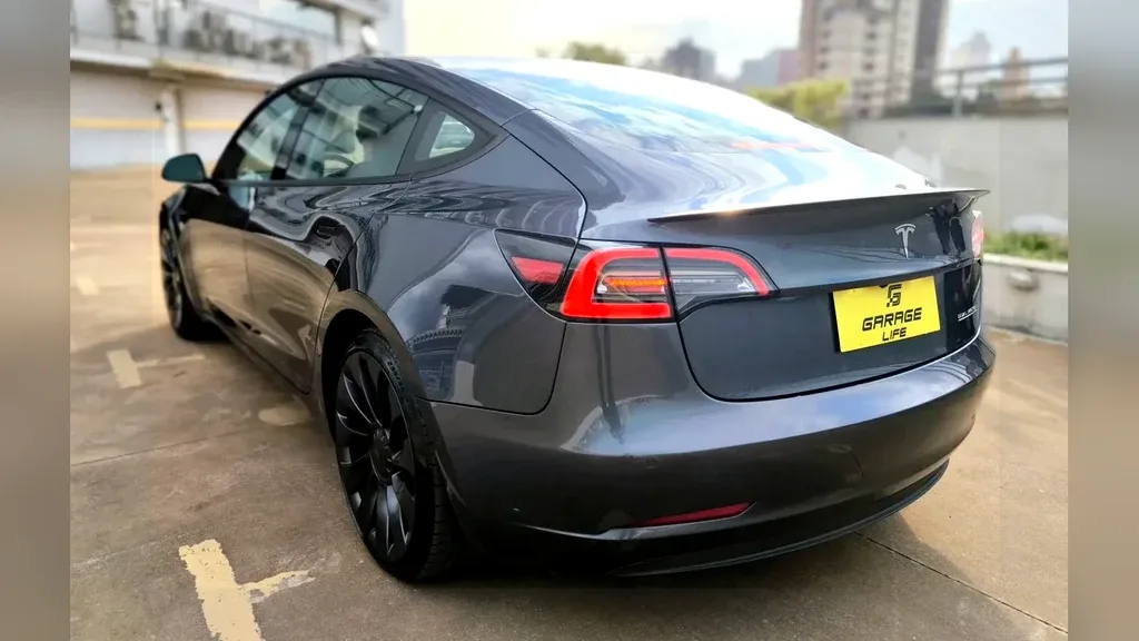 Tesla Model 3 - Imagem 17