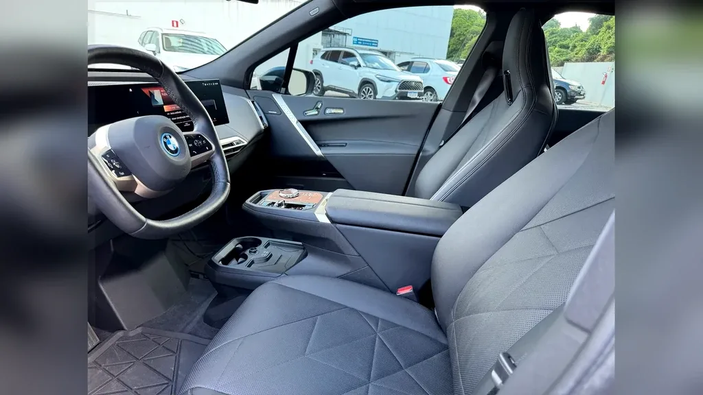 BMW Ix - Imagem 11