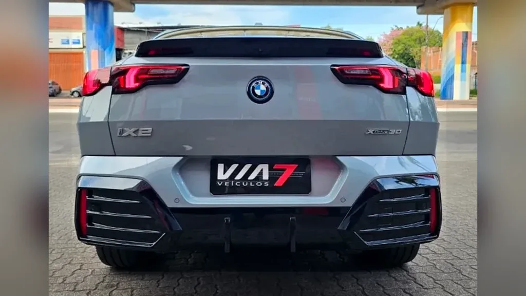 BMW IX2 - Imagem 13