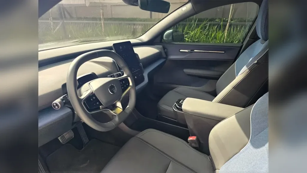 Volvo EX30 - Imagem 4