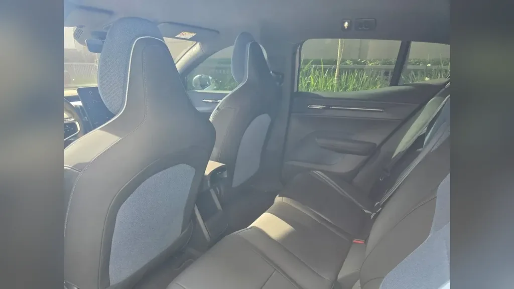 Volvo EX30 - Imagem 5