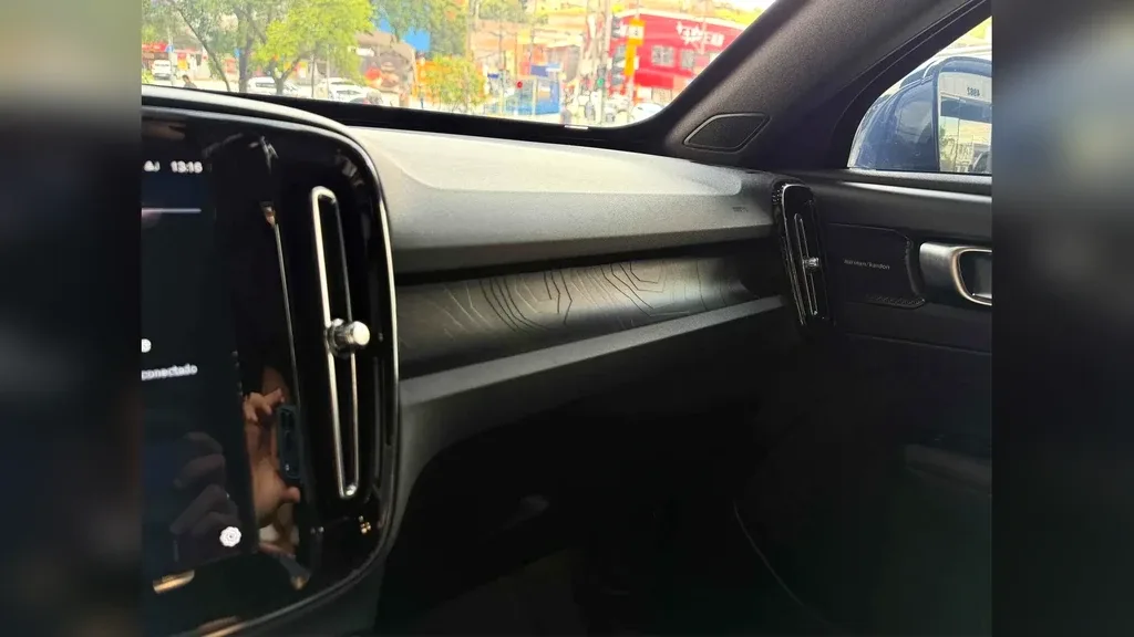 Volvo C40 Recharge - Imagem 17