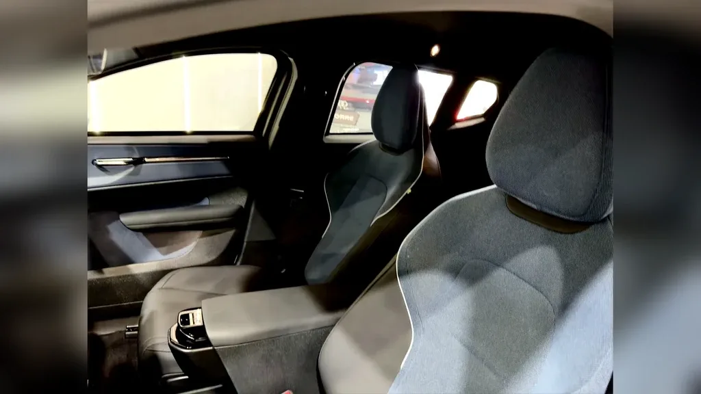 Volvo EX30 - Imagem 4