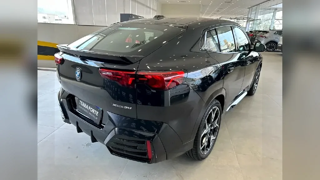 BMW IX2 - Imagem 4