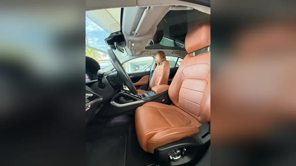 Jaguar I-pace - Imagem 12