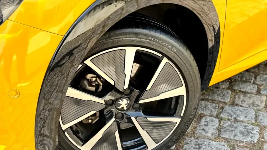 Peugeot E-208 - Imagem 7