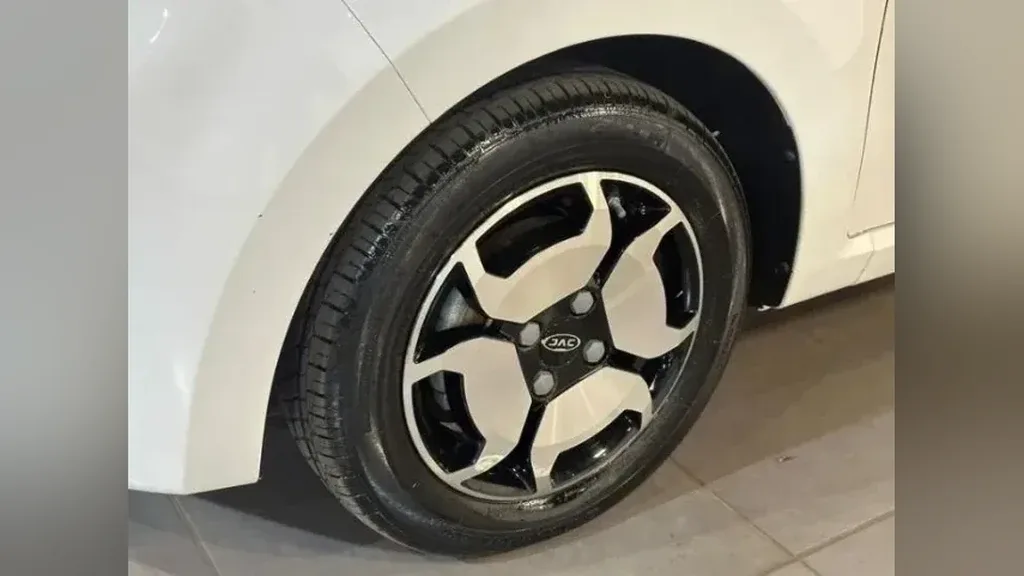 JAC E-JS1 - Imagem 18