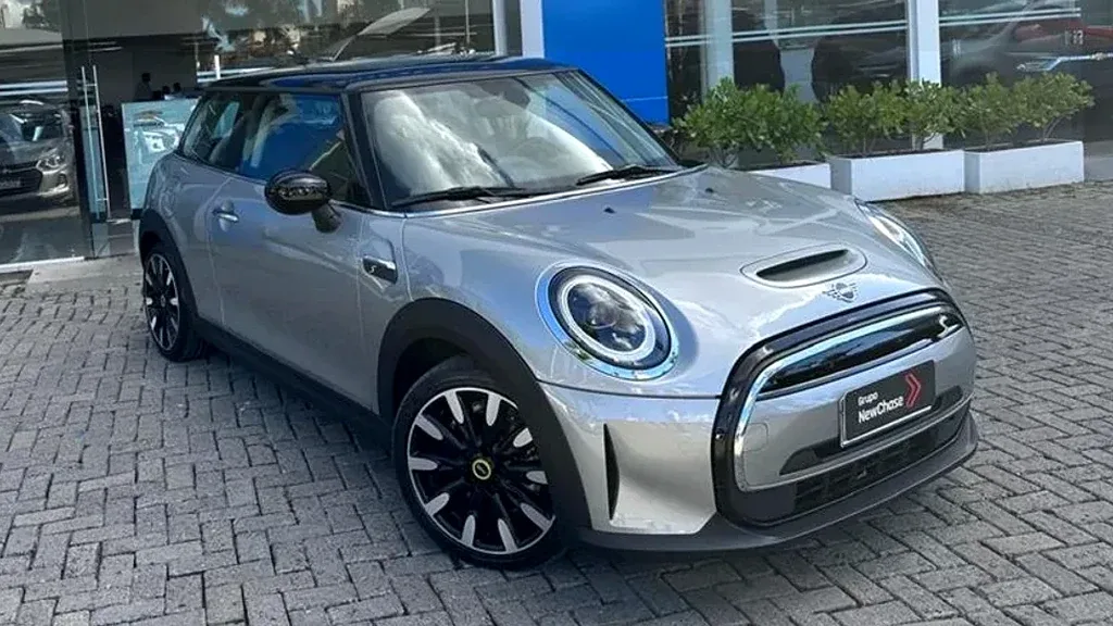Foto de um mini cooper se
