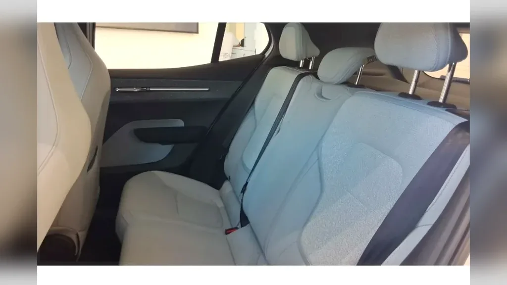 Volvo EX30 - Imagem 12