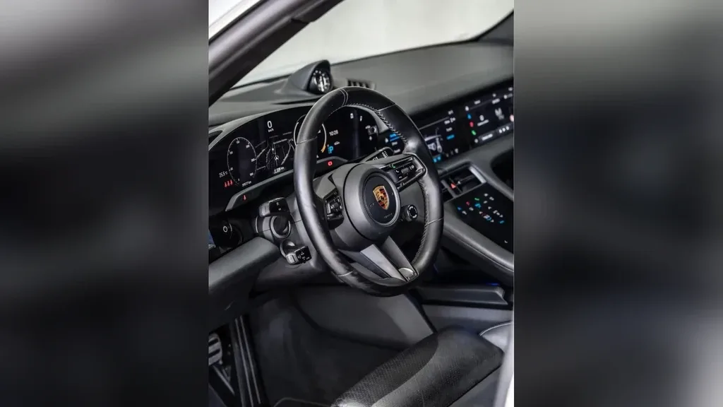 Porsche Taycan - Imagem 8