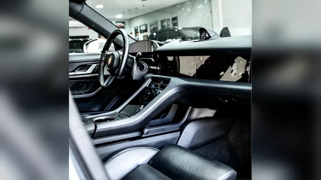 Porsche Taycan - Imagem 11