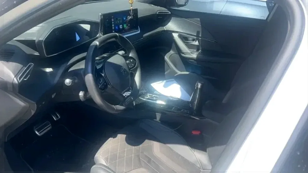 Peugeot E-2008 - Imagem 4